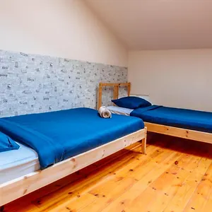  Hostel T&t &
